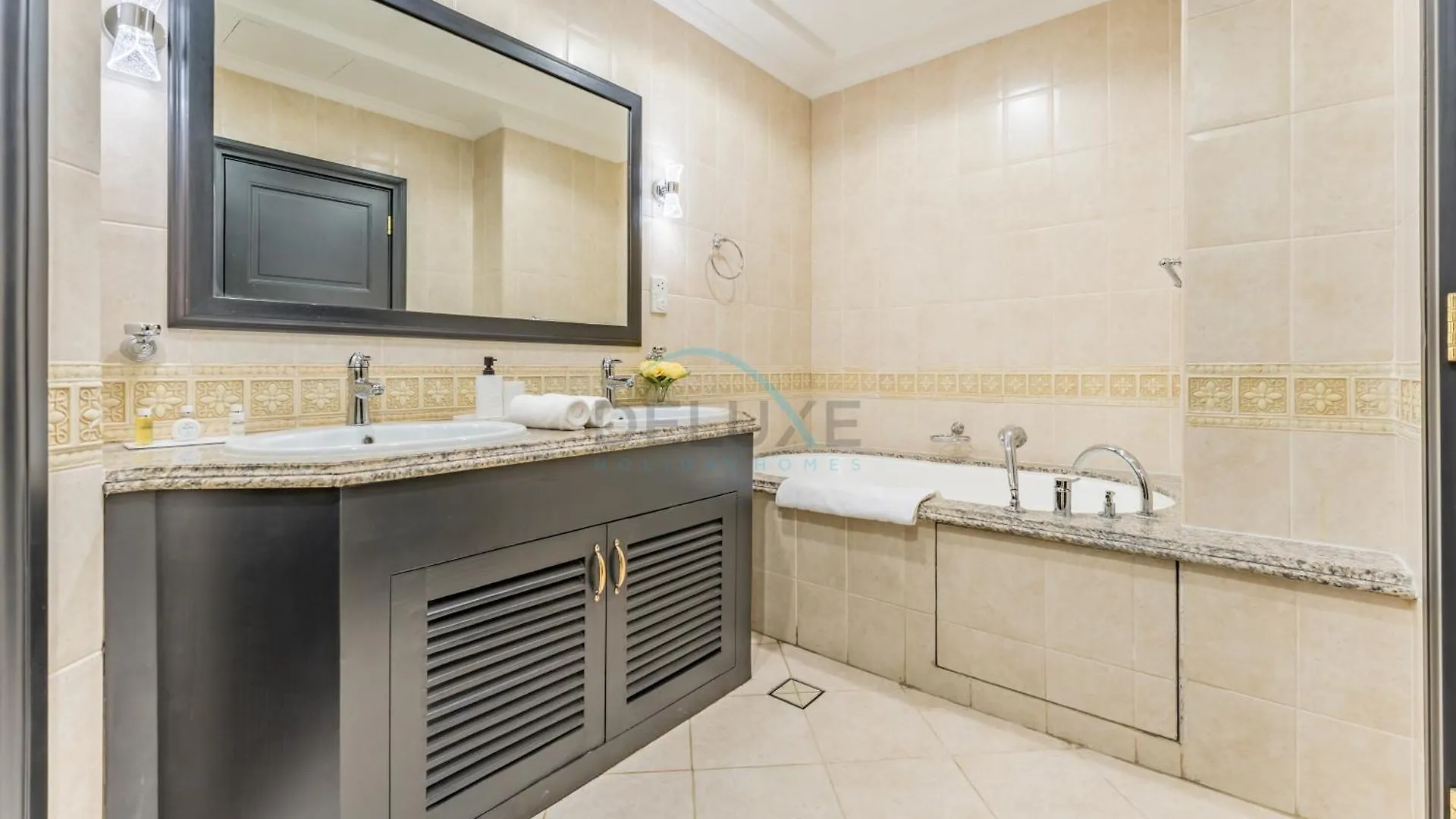 Close To The Beach 4Br And Assistant'S Room Villa With Bbq Facility, Canal Cove, Palm Jumeirah By Deluxe Holiday Homes Dubai United Arab Emirates